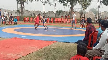 Wrestling competition was organized at Chaudhary Raghunath Singh College in Kirawali Agra