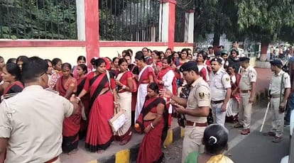 Bihar Police failed to control aanganwadi workers-cooks, clash during protest near bihar vidhan sabha patna