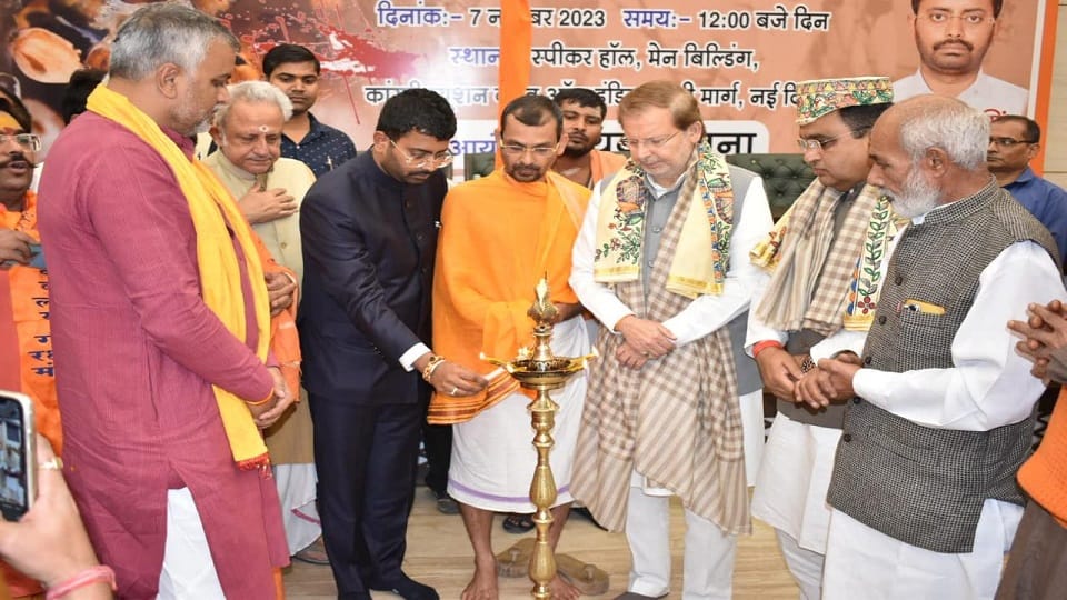 Tribute meeting organized in Delhi in memory of those martyred in 1966 cow protection movement