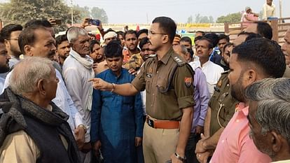 Aligarh: गल्ला व्यापारी पर हमला, घायल कर लूट ले गए डेढ़ लाख और मोबाइल, बदमाशों के खिलाफ रिपोर्ट Robbery from a grain merchant in Aligarh's Chharra