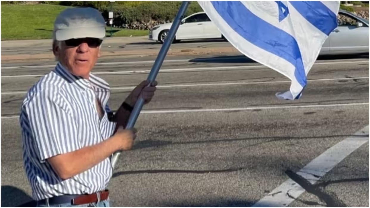 Elderly man surrounded by crowd of Palestine supporters in America murdered after clash