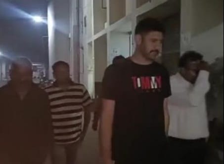 Orai: BSNL operation area head arrested red handed taking bribe, the team arrested and took him to Lucknow