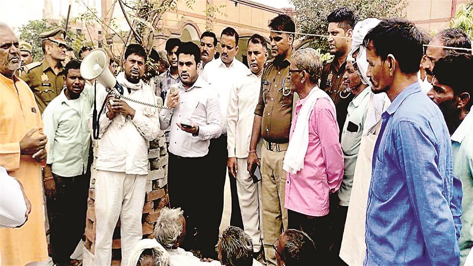 Aheria community protest for caste certificate, ruckus