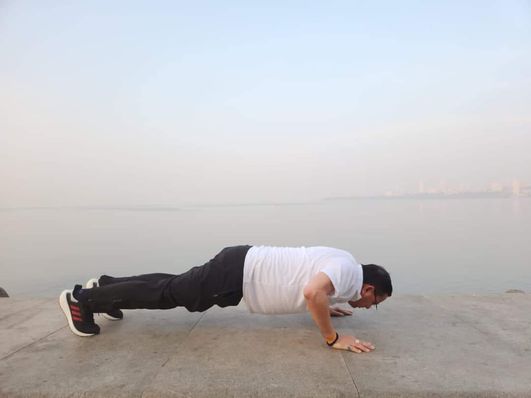 Uttarakhand CM Dhami Doing morning walk in Mumbai did yoga near beach meet people