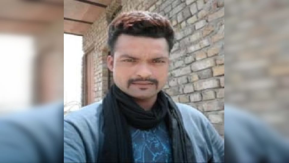 Neighbor kills young man by stabbing him with knife in Swaroop Nagar New Delhi
