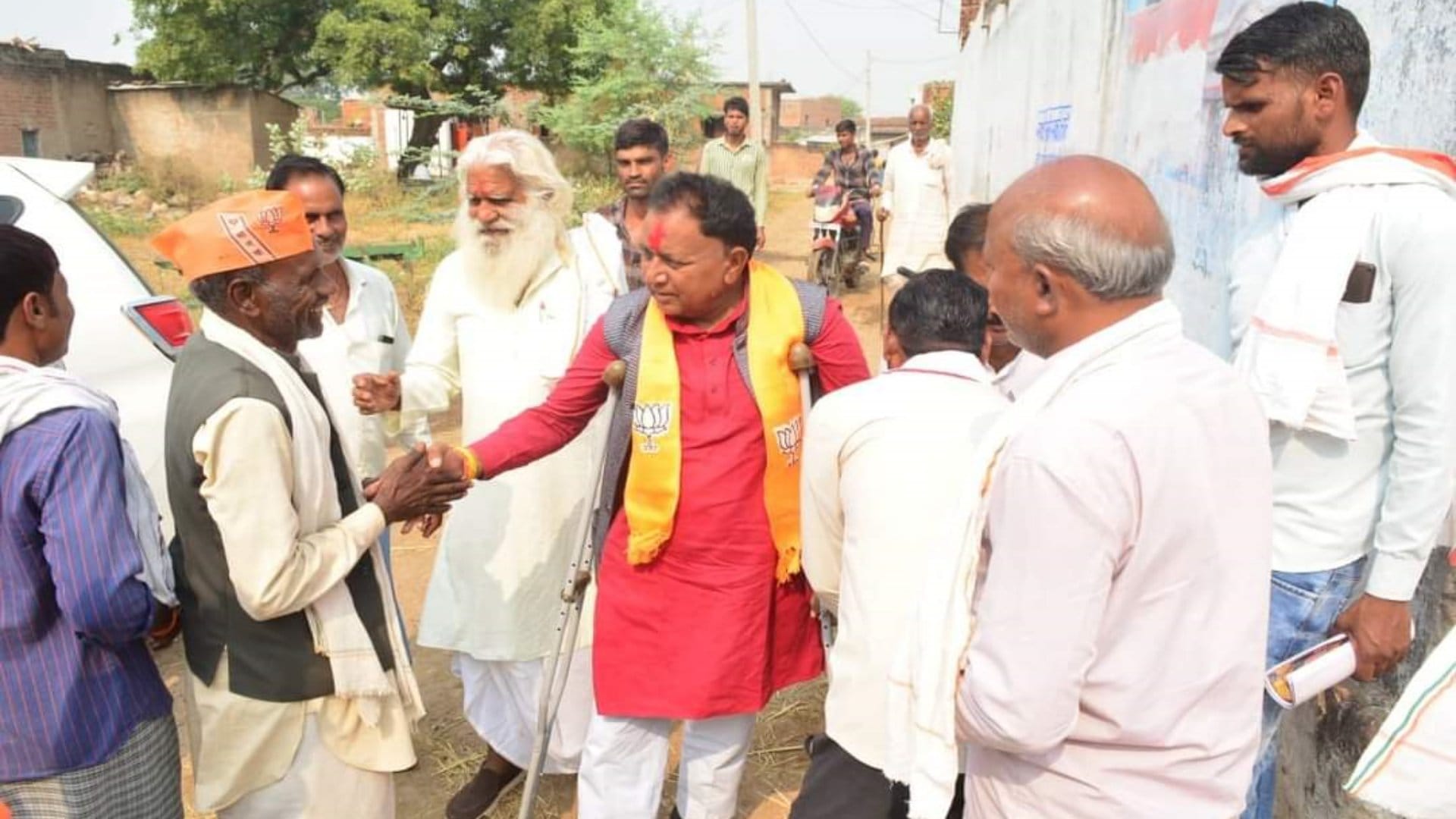 ग्रामीणों ने भाजपा नेता रमेश खटीक को धमकाया