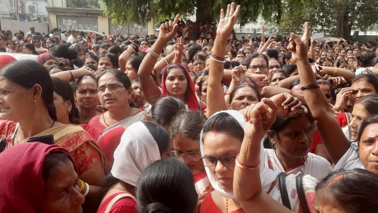 All Anganwadi workers and assistants of Nalanda have been on strike for four-point demands