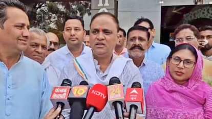 पत्रकारों से वार्ता करते नेता अरुण यादव।