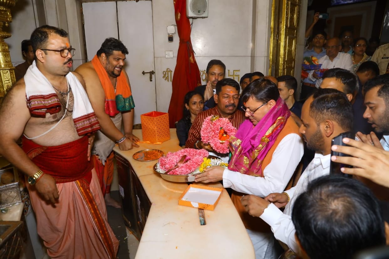 Uttarakhand CM Dhami visited Siddhivinayak temple in Mumbai worshiped and took blessings