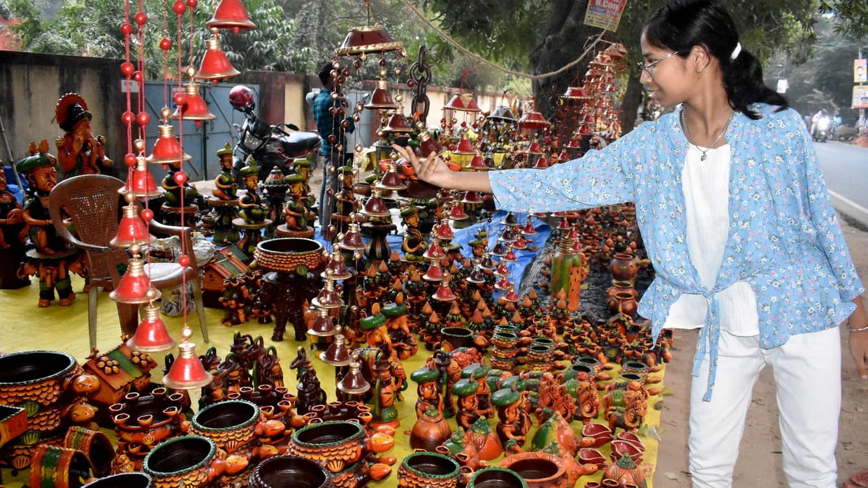 Gifts will increase happiness of Diwali decorative items replacing sweets