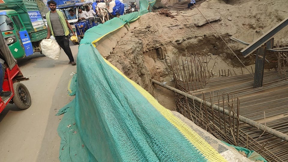 man fell into a pit dug for the construction of Delhi-Saharanpur Highway bars passed through his body
