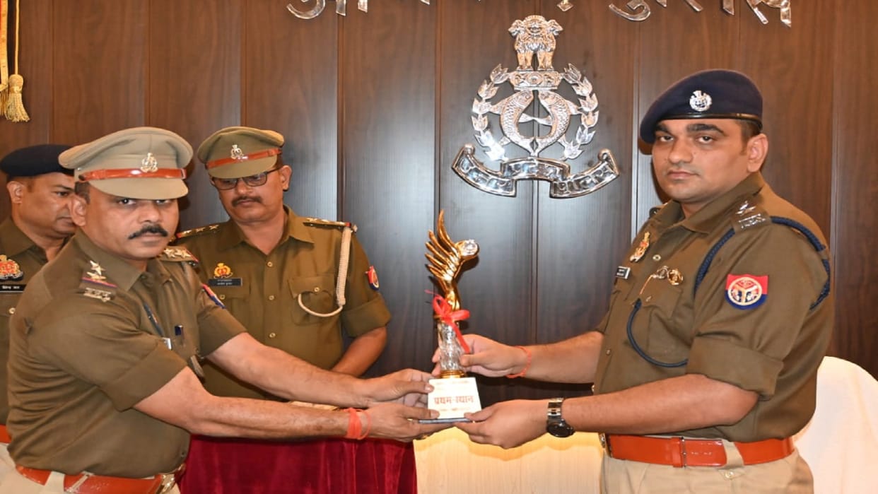 Police Station Chief Rajesh Kumar got the best ranking, SI Yogendra Prasad was the best investigator.