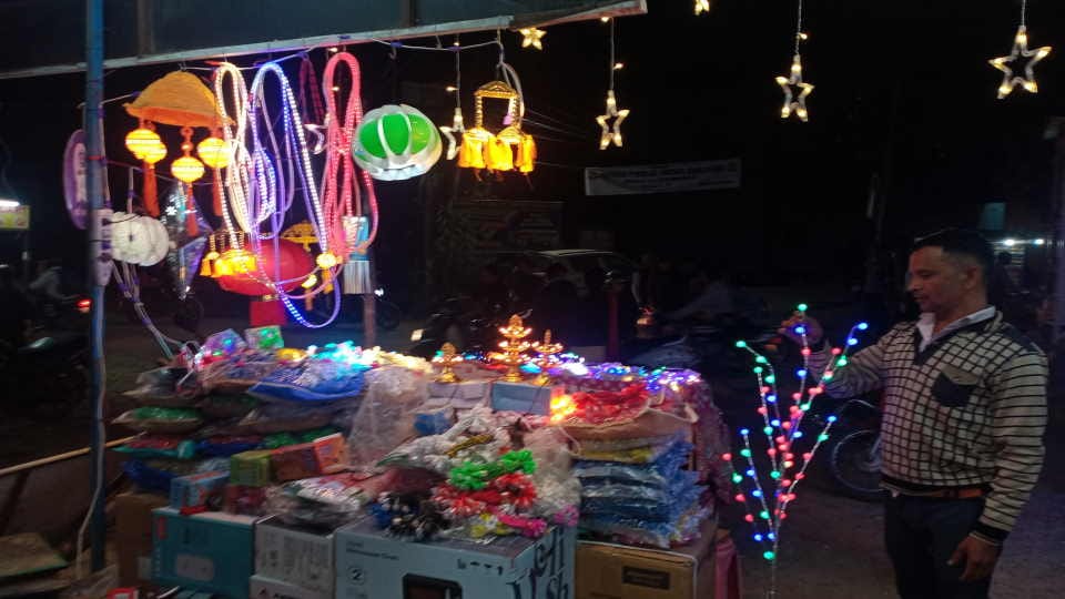 Diwali 2023 Dehradun News There is a huge demand for LED garlands in the