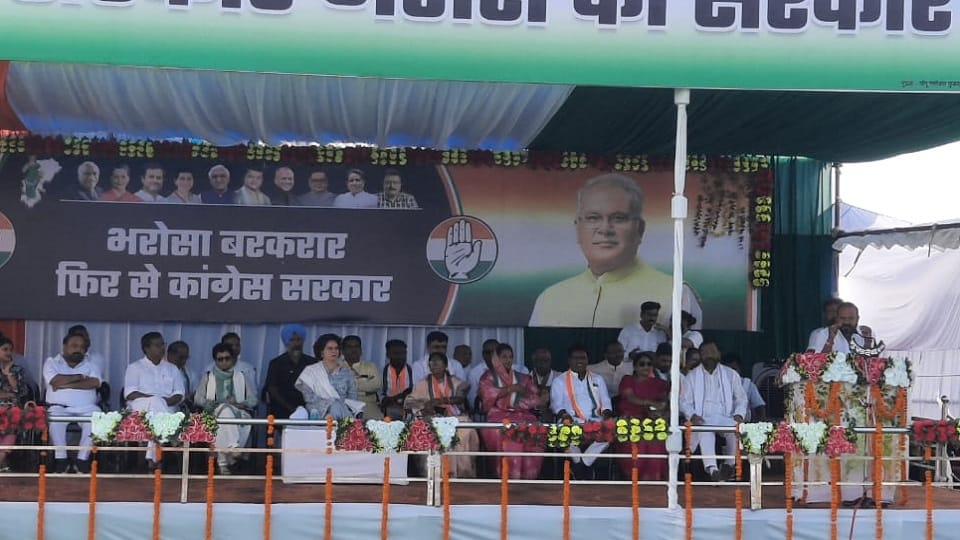 Raipur: Priyanka Gandhi asked for votes in Dhamtari