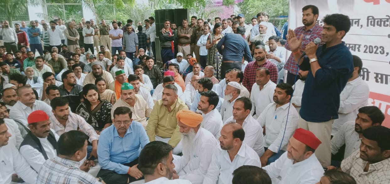 Meerut: SP MLA  Atul Pradhans Protest: Electricity bill should be waived, raids should be stopped