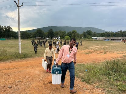 Chhattisgarh: village bordering two states cast votes under CRPF protection, ignored threats of Naxalites