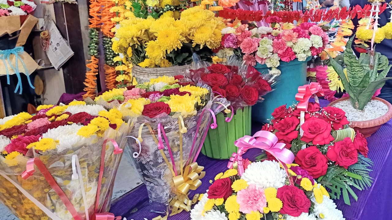 Hindu Marriage wedding rituals indian tradition marriage gathbandhan coin turmeric rice durva flower in hindi