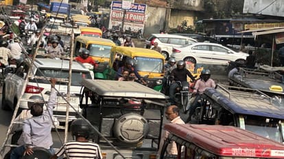 Gorakhpur city air becomes more poisonous due to diesel auto smoke in Gorakhpur