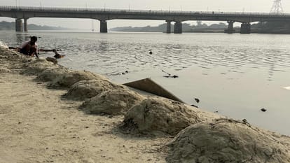 Altars started being built on banks of river in Gorakhpur