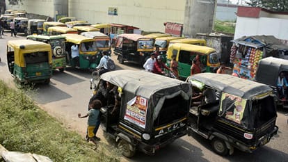 Gorakhpur city air becomes more poisonous due to diesel auto smoke in Gorakhpur