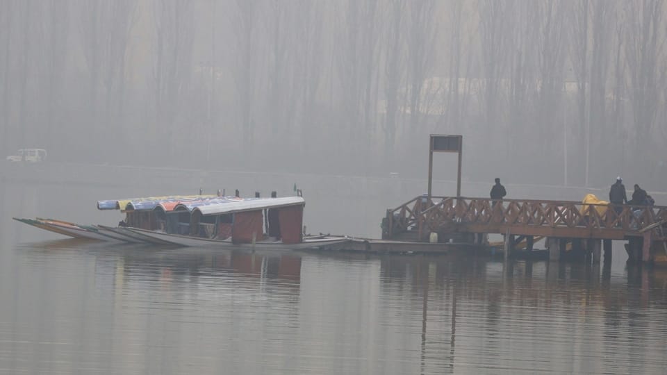Jammu Kashmir weather update Fog in valley chances of rain and snowfall on November 29 and 30