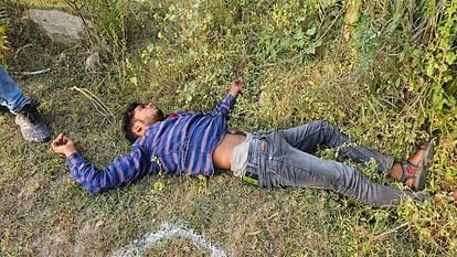 Jhansi: राज्यमंत्री के नाती पर जानलेवा हमला करने वाला आरोपी मुठभेड़ में गिरफ्तार, पैर में गोली लगने से घायल Accused who carried out fatal attack on Minister of State's grandson arrested in police encounter