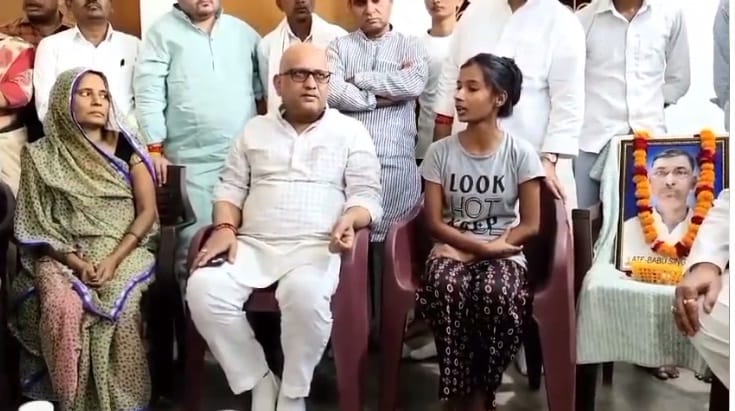 Ajay Rai met Kushagra and farmers family, said  Yogi ji Bulldozer runs only on public and Congressmen