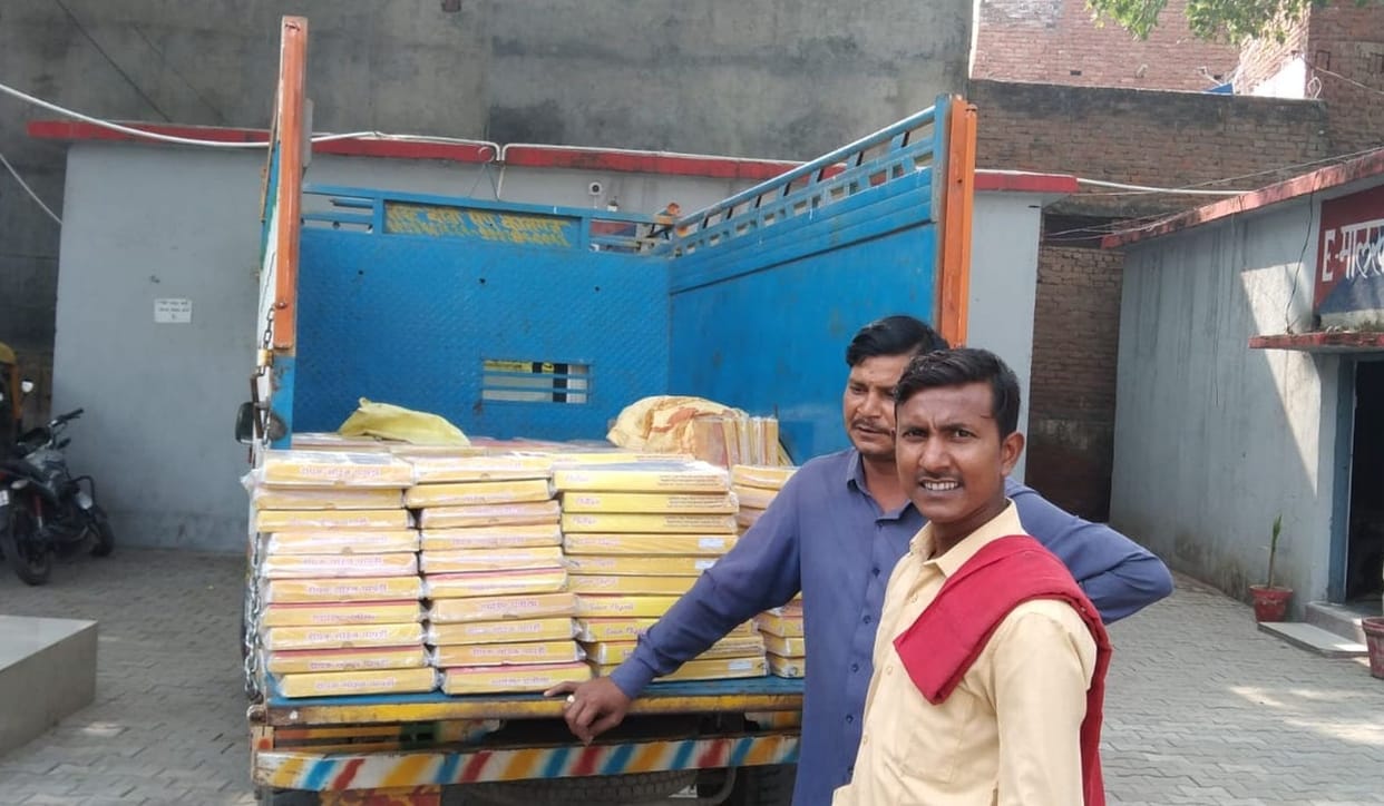 Sohan caught selling four kilos of papdi for Rs 180, city magistrate got the pickup parked at the police stati