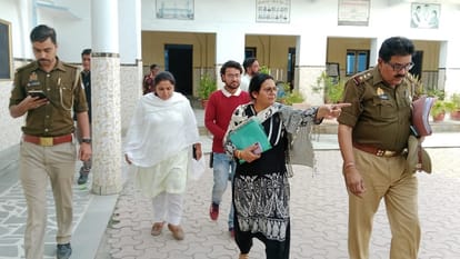 Azam Khan: Efforts vacate Azam Khan school, workers busy packing things, police team reached spot