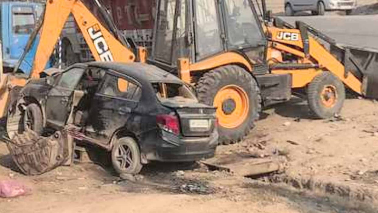 Road Accident Mandi:  Three youth crushed by car in Ner Chowk, two dead, one serious
