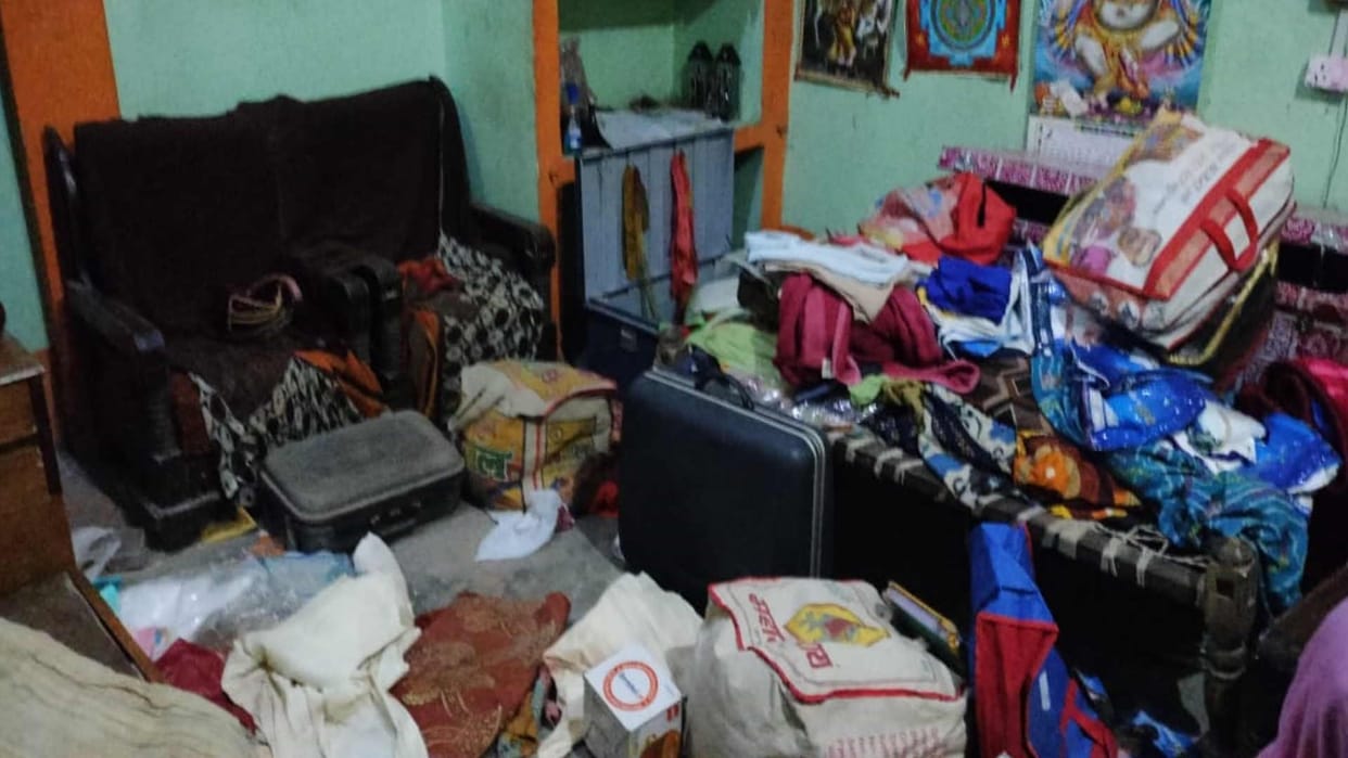 Dacoits raided Siddharthnagar and ran away with jewelery and cash