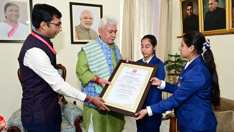 lg manoj sinha honored para archer Sheetal devi and Rakesh kumar