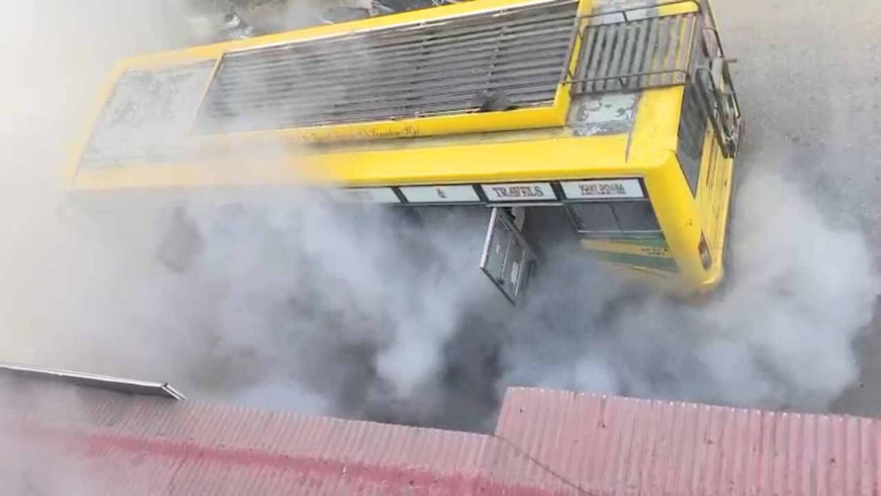 kangra news: Smoke came out from the moving bus, there was panic among the passengers