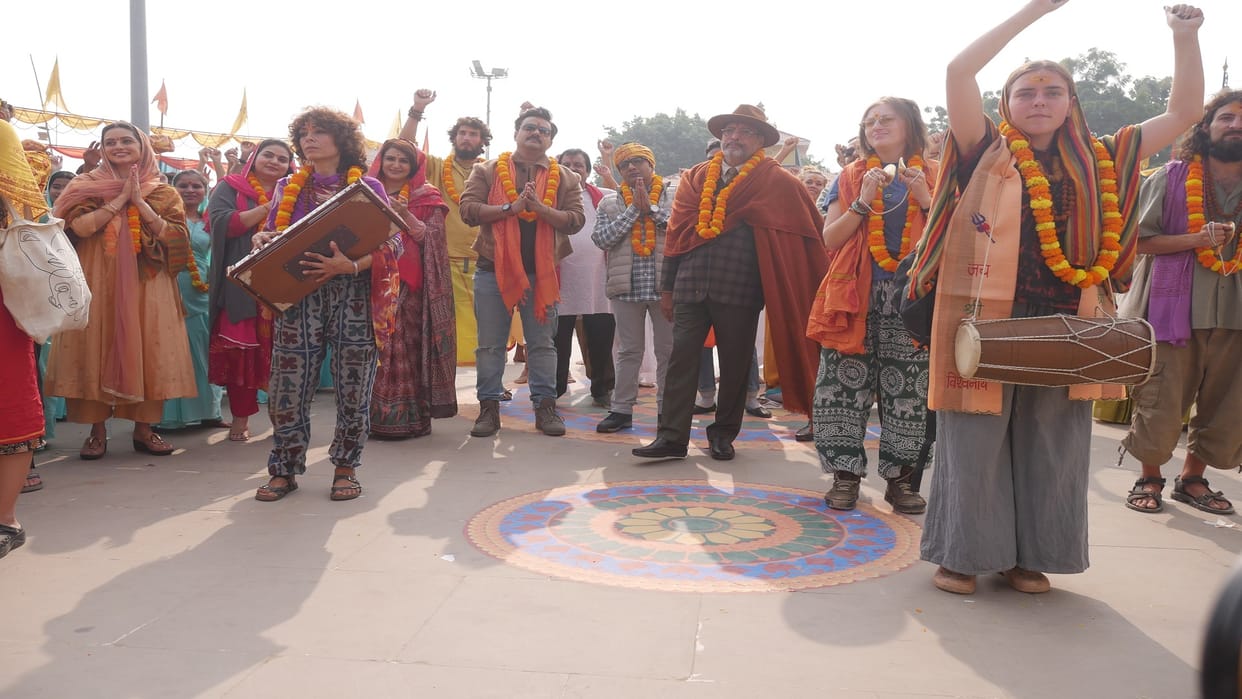 Nana Patekar in Varanasi danced to the tune of Damru and Majire at Assi Ghat, shooting of film 'Journey' start