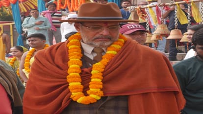 Nana Patekar in Varanasi danced to the tune of Damru and Majire at Assi Ghat, shooting of film 'Journey' start