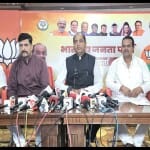 हिमाचल के पूर्व सीएम जयराम ठाकुर ने रायपुर भाजपा कार्यालय में प्रेस कॉन्फ्रेंस ली।