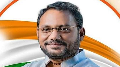 Raipur : बेमेतरा जिले के नवागढ़ विधानसभा क्षेत्र के कांग्रेस प्रत्याशी रुद्र कुमार के काफिले पर पथराव, शिकायत Raipur: Stone pelting on the convoy of Congress candidate Rudra Kumar of Navagarh assembly