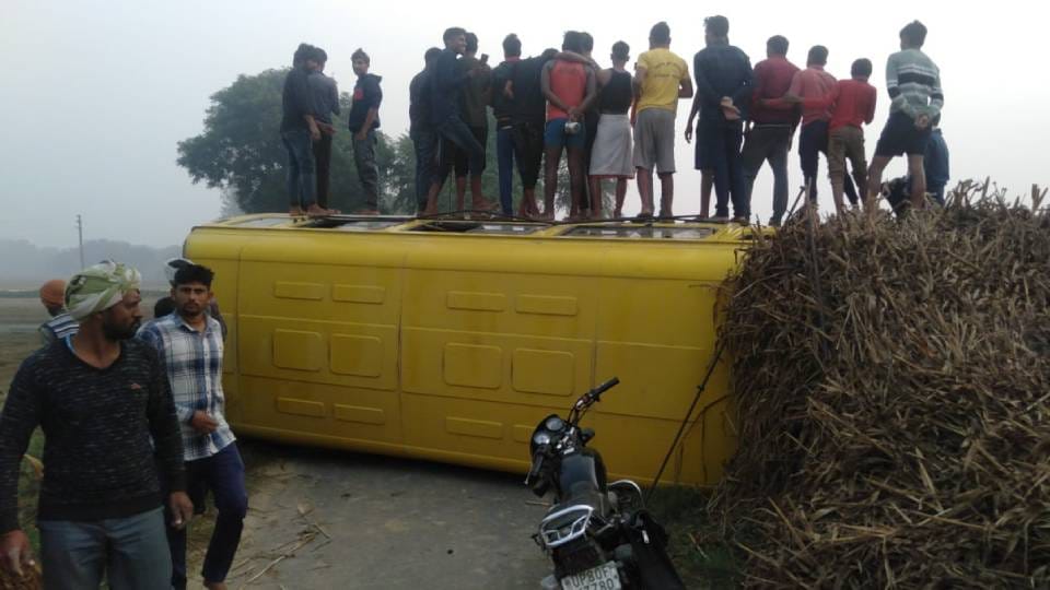 bus filled with thirty school children overturned in Agra fortunately children were not injured