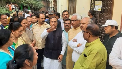 CM Yogi Adityanath and BJP leaders give tribute to late Ashutosh tandon.