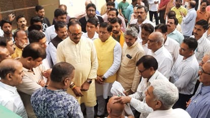 CM Yogi Adityanath and BJP leaders give tribute to late Ashutosh tandon.