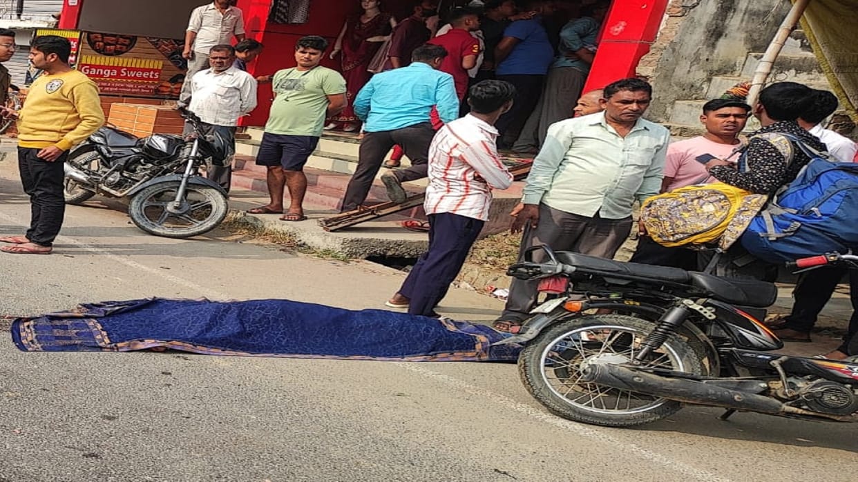 Young man fell from roadways bus, came under the wheels, painful death; Used to do engineering from Jaunpur