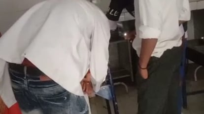 Bareilly News: निजी लैब संचालकों की गिरफ्त में सीएचसी, चूस रहे मरीजों का खून; वीडियो वायरल private lab employee take blood sample at CHC Baheri video goes viral