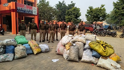 Chharra police caught 10 quintals of illegal country firecrackers