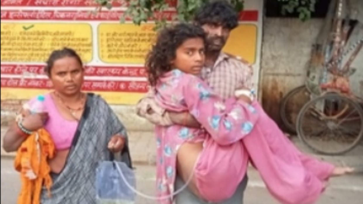 Father kept wandering for ambulance with daughter in his lap, drip and urine bag in hand