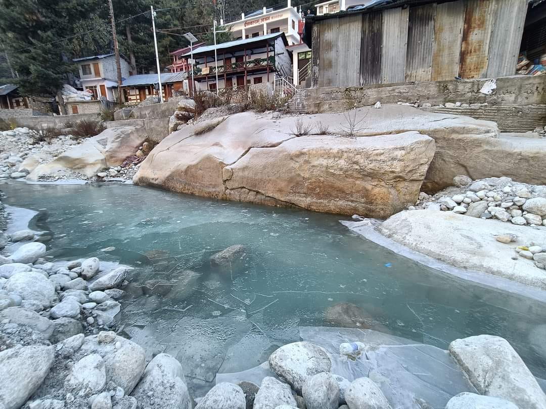 Uttarakhand Weather temperature reaches minus 8 degrees in Kedarnath water starts freezing in Gangotri
