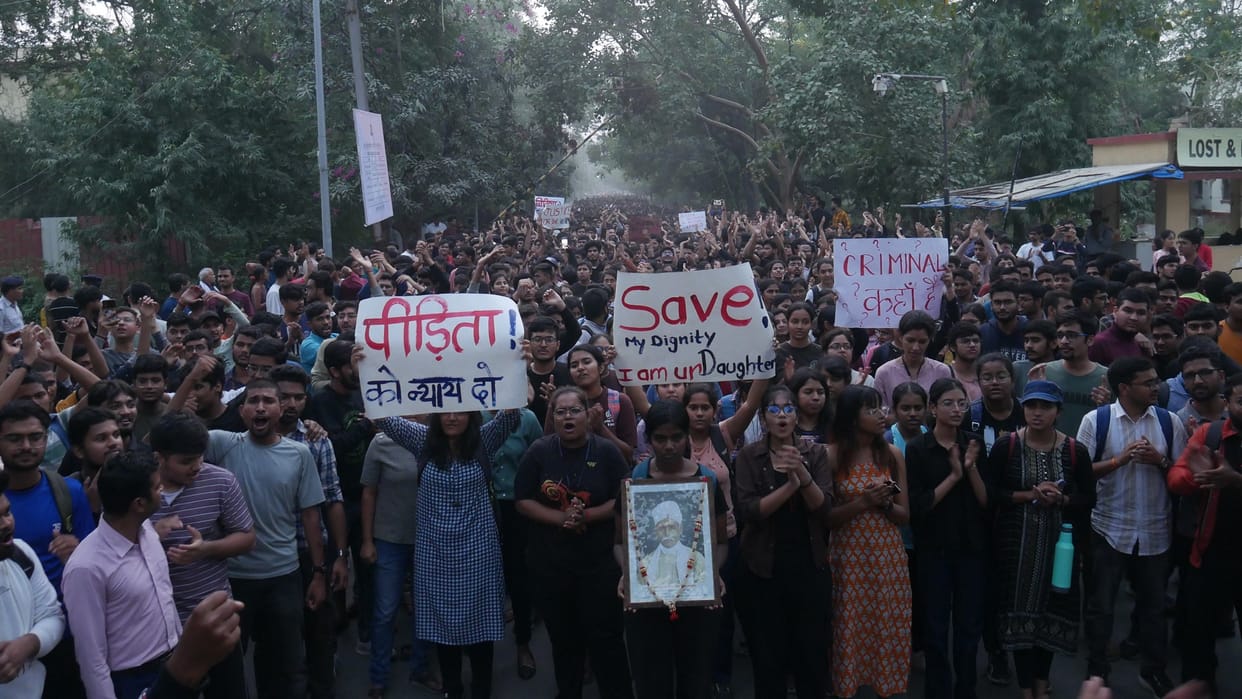IIT BHU: Gangster engaged in obscenity with IIT student, police out of reach of accused even after eight days