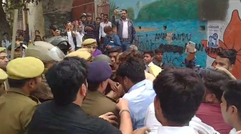 ABVP and students protest in front of DAV College, ACP thrown to the ground, extreme indecency