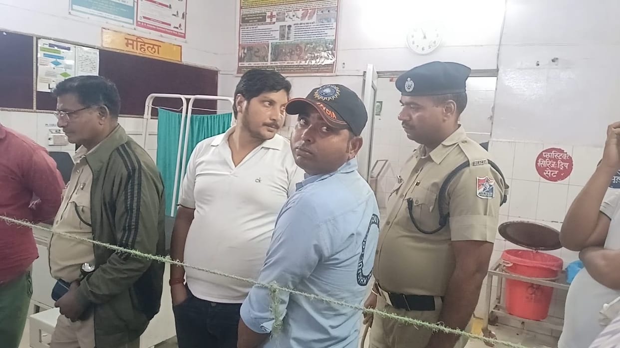 Misbehavior with a woman in the train coach, two attendants kept teasing while drunk, police sent her to jail