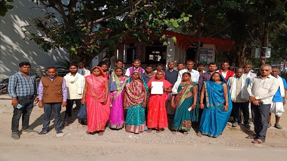 villagers decided to boycott election due to lack of road in Amhwa village Chhattisgarh