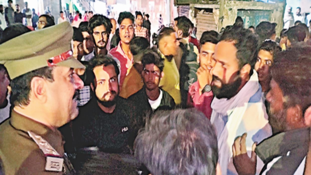 In Meerut, fearless miscreants handed over a letter written I love you Jaan to a class 5 student